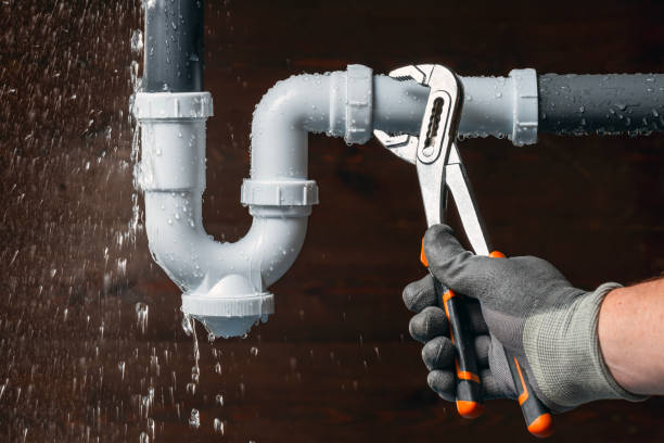 Professional Emergency Plumber technician working in Huntsville, MO